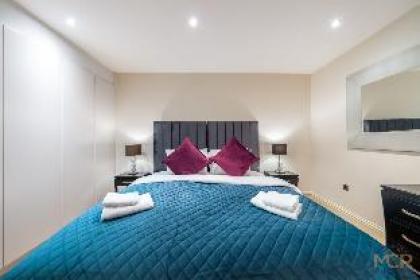 Royal Two Bedroom House in Mayfair - image 18