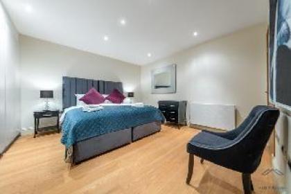 Royal Two Bedroom House in Mayfair - image 19