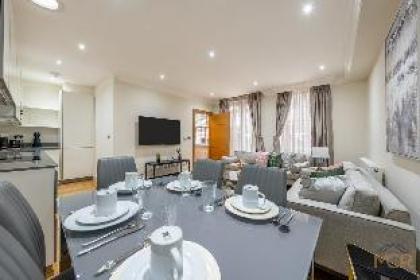 Royal Two Bedroom House in Mayfair - image 4