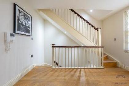 Exquisite 3-Bedroom House in Mayfair - image 12