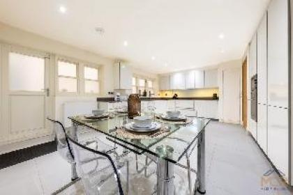 Exquisite 3-Bedroom House in Mayfair - image 15