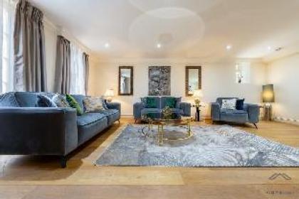 Exquisite 3-Bedroom House in Mayfair - image 2