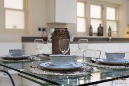 Exquisite 3-Bedroom House in Mayfair - image 7