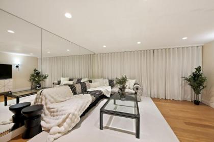 Chic Two Bedroom in Kensington