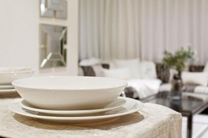 Chic Two Bedroom in Kensington - image 11