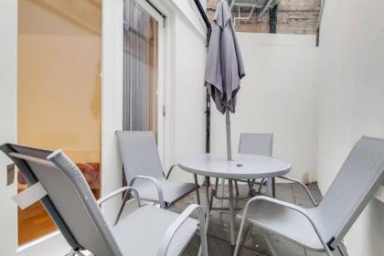 Luxurious One Bedroom Apartment near Queens Gate - image 14