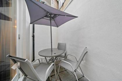 Luxurious One Bedroom Apartment near Queens Gate - image 15
