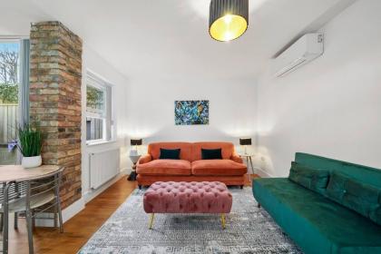 Luxurious One Bedroom Apartment near Queens Gate - image 16