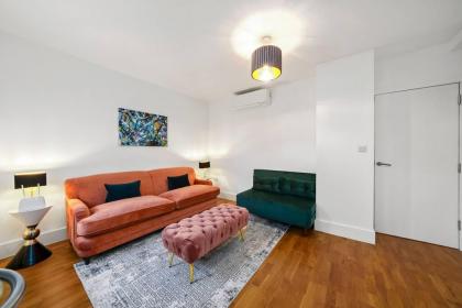Luxurious One Bedroom Apartment near Queens Gate - image 20