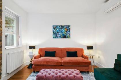 Luxurious One Bedroom Apartment near Queens Gate - image 21