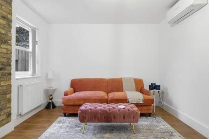 Luxurious One Bedroom Apartment near Queens Gate - image 27