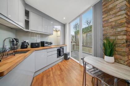 Luxurious One Bedroom Apartment near Queens Gate - image 3