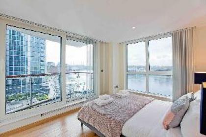 Lovely 2BD flat with River view - image 11