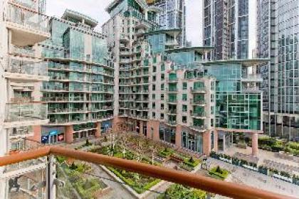 Lovely 2BD flat with River view - image 15