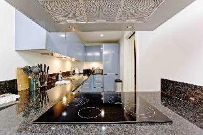 Lovely 2BD flat with River view - image 9