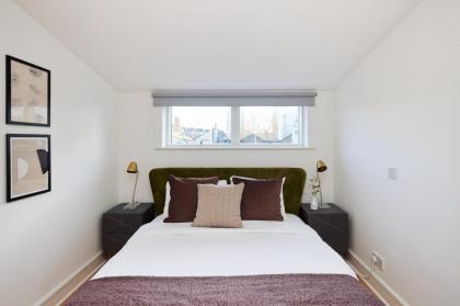 The Camden Town Escape - Amazing 3BDR House with Parking  Balcony - image 24