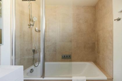 The Camden Town Escape - Amazing 3BDR House with Parking  Balcony - image 26