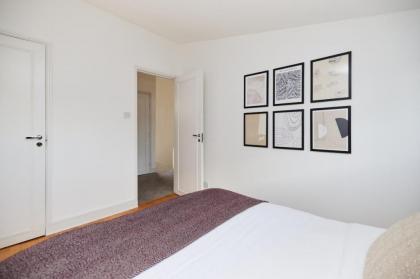 The Camden Town Escape - Amazing 3BDR House with Parking  Balcony - image 30
