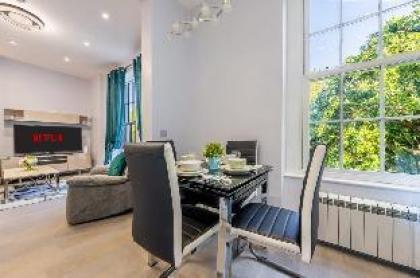 Deluxe 2 Bedroom Apartment - image 15