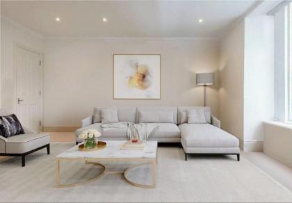 Charming & Delightful in Mayfair - image 2