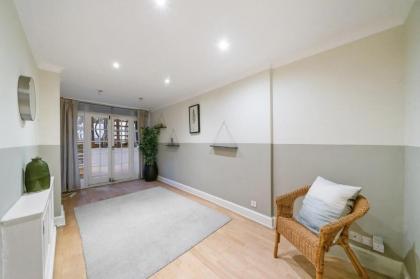 Elegant 5 bed Victorian Home in South Kensington - image 10