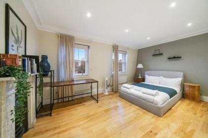 Elegant 5 bed Victorian Home in South Kensington - image 13