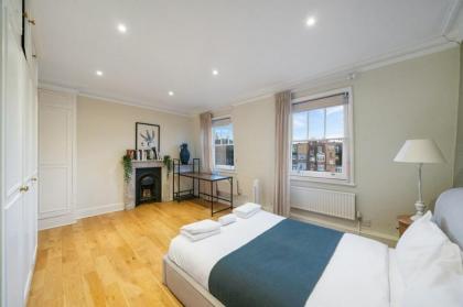 Elegant 5 bed Victorian Home in South Kensington - image 8
