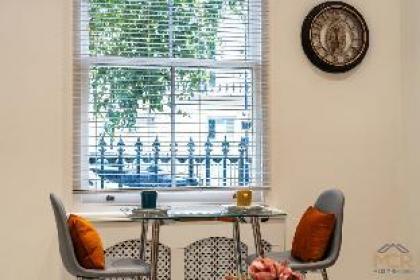 Victorian Style One-bedroom apartment - image 10