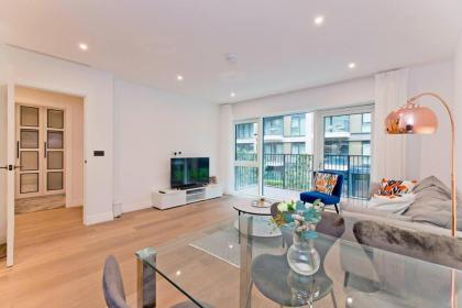 Immaculate new 1 bed AC & pool Chelsea - image 2