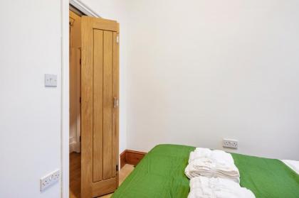 2 Bedroom in Center of London - image 14