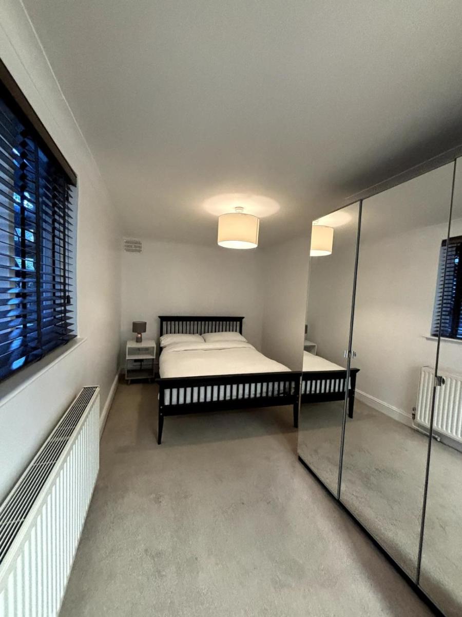 Quaint 1BD Flat 5 mins from Emirates Stadium! - image 5
