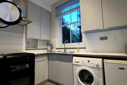 Quaint 1BD Flat 5 mins from Emirates Stadium! - image 9